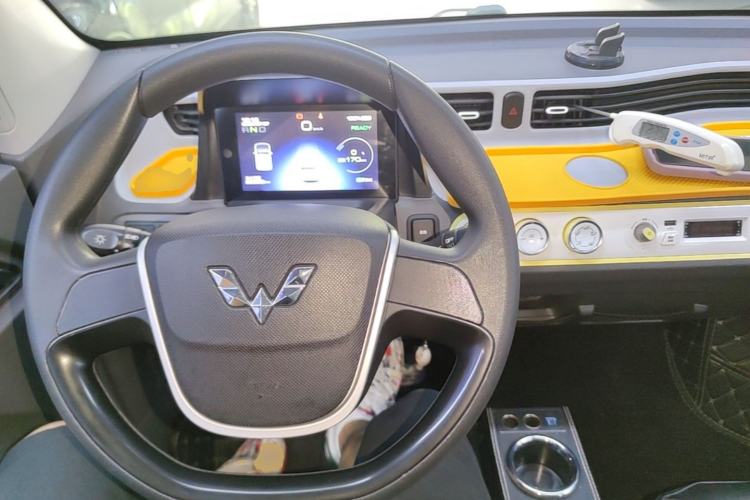 Used Wuling Hongguang MINIEV 2021 Macaron Premium Model – Lithium Iron Phosphate Center Console