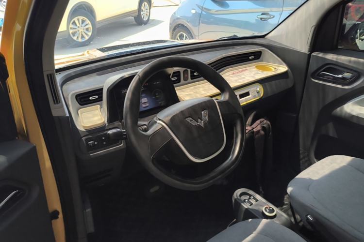 Used Wuling Hongguang MINIEV 2021 Macaron Fashion Model Lithium Iron Phosphate Center Console