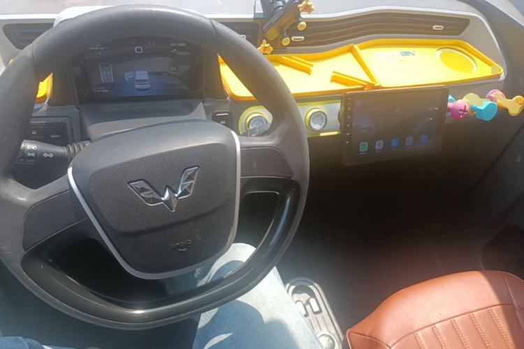 Used Wuling Hongguang MINIEV 2021 Macaron Premium Model – Lithium-NMC Center Console