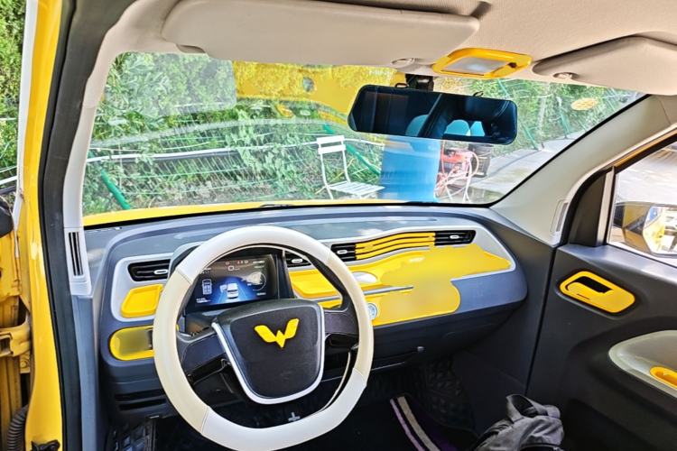 Used Wuling Hongguang MINIEV 2021 Macaron Premium Model – Lithium-NMC Center Console
