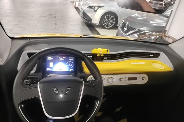 Used Wuling Hongguang MINIEV 2021 Macaron Fashion Model Lithium Iron Phosphate Center Console