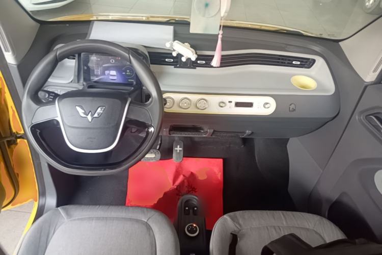 Used Wuling Hongguang MINIEV 2021 Macaron Fashion Model Lithium Iron Phosphate Center Console