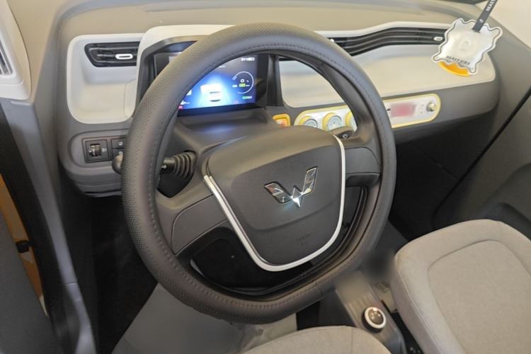 Used Wuling Hongguang MINIEV 2021 Macaron Premium Model – Lithium Iron Phosphate Center Console