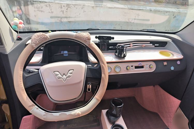 Used Wuling Hongguang MINIEV 2021 Macaron Premium Model – Lithium Iron Phosphate Center Console