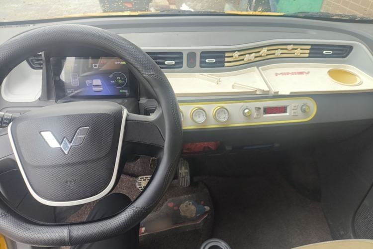 Used Wuling Hongguang MINIEV 2021 Macaron Fashion Model Lithium Iron Phosphate Center Console