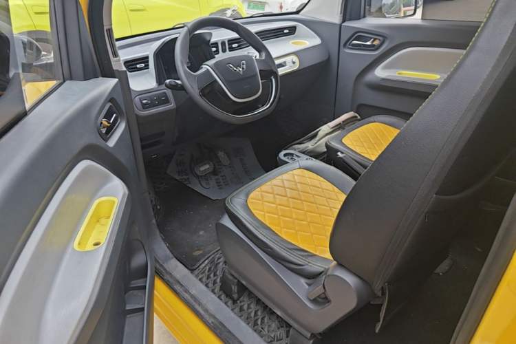 Used Wuling Hongguang MINIEV 2021 Macaron Fashion Edition Lithium-Ion Battery Driver Seat