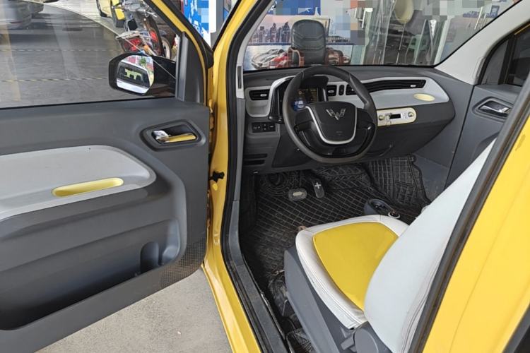 Used Wuling Hongguang MINIEV 2021 Macaron Premium Model – Lithium Iron Phosphate Driver Seat