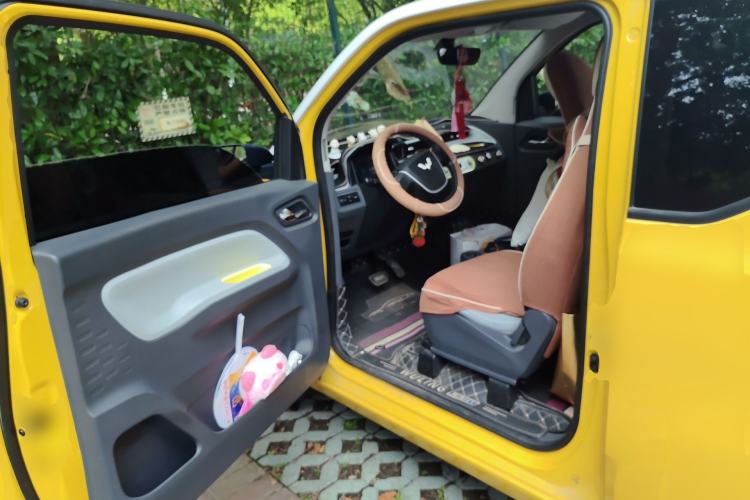 Used Wuling Hongguang MINIEV 2021 Macaron Fashion Model Lithium Iron Phosphate Driver Seat