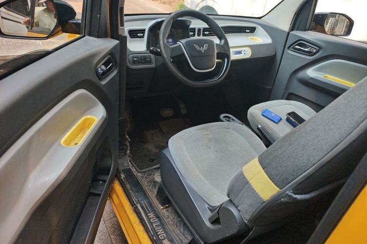 Used Wuling Hongguang MINIEV 2021 Macaron Sandwich Model 170 km Lithium Iron Phosphate Driver Seat