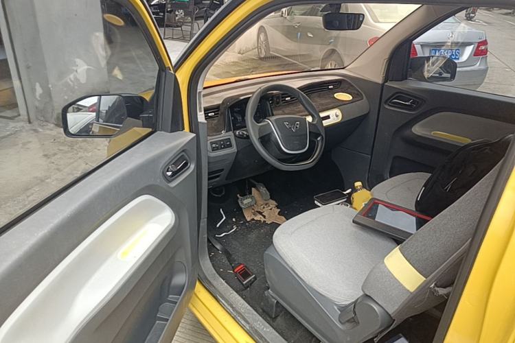 Used Wuling Hongguang MINIEV 2021 Macaron Fashion Model Lithium Iron Phosphate Driver Seat