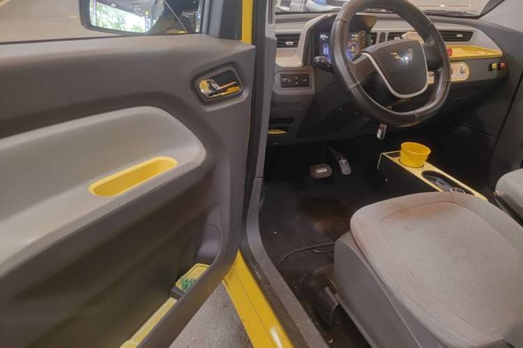 Used Wuling Hongguang MINIEV 2021 Macaron Premium Model – Lithium Iron Phosphate Driver Seat