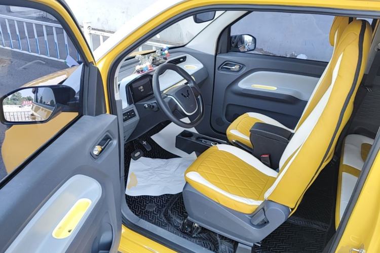Used Wuling Hongguang MINIEV 2021 Macaron Sandwich Model 120 km Lithium Iron Phosphate Driver Seat