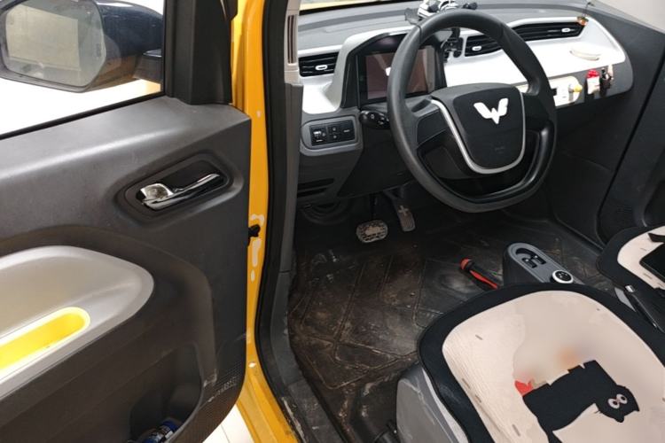 Used Wuling Hongguang MINIEV 2021 Macaron Premium Model – Lithium-NMC Driver Seat