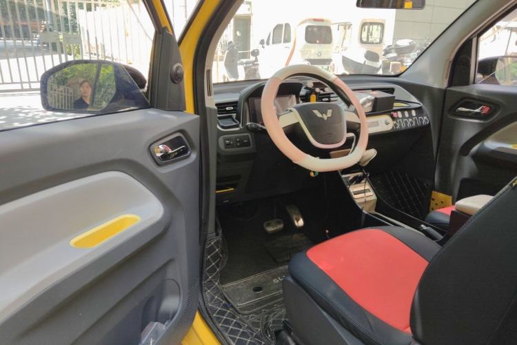 Used Wuling Hongguang MINIEV 2021 Macaron Fashion Model Lithium Iron Phosphate Driver Seat