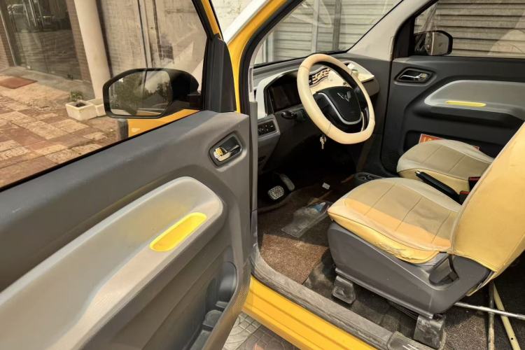 Used Wuling Hongguang MINIEV 2021 Macaron Fashion Model Lithium Iron Phosphate Driver Seat