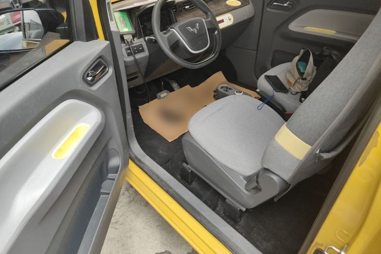 Used Wuling Hongguang MINIEV 2021 Macaron Fashion Model Lithium Iron Phosphate Driver Seat