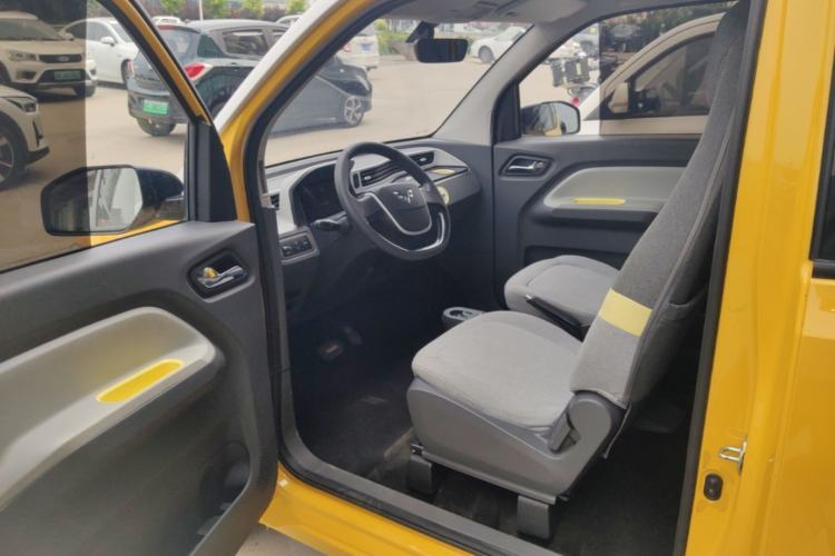 Used Wuling Hongguang MINIEV 2021 Macaron Fashion Model Lithium Iron Phosphate Driver Seat