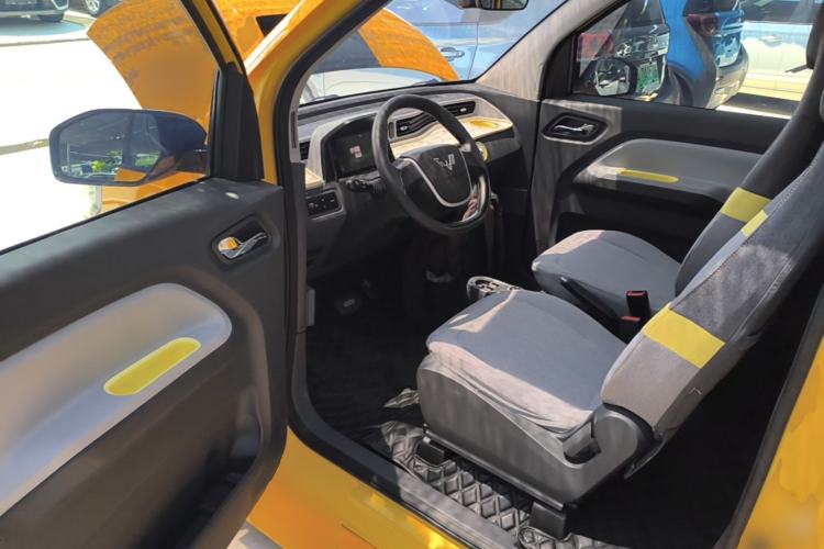 Used Wuling Hongguang MINIEV 2021 Macaron Fashion Model Lithium Iron Phosphate Driver Seat