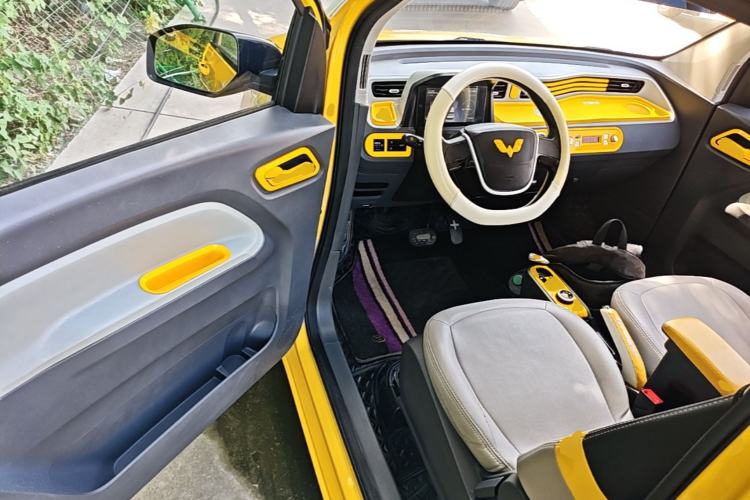 Used Wuling Hongguang MINIEV 2021 Macaron Premium Model – Lithium-NMC Driver Seat