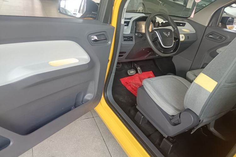 Used Wuling Hongguang MINIEV 2021 Macaron Fashion Model Lithium Iron Phosphate Driver Seat