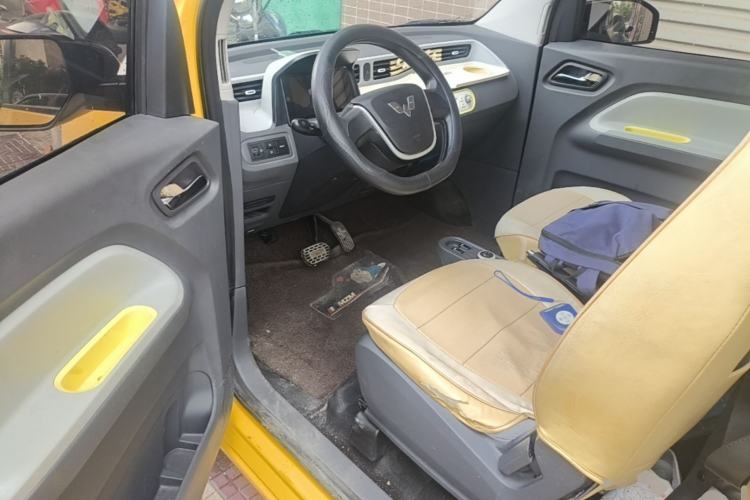 Used Wuling Hongguang MINIEV 2021 Macaron Fashion Model Lithium Iron Phosphate Driver Seat