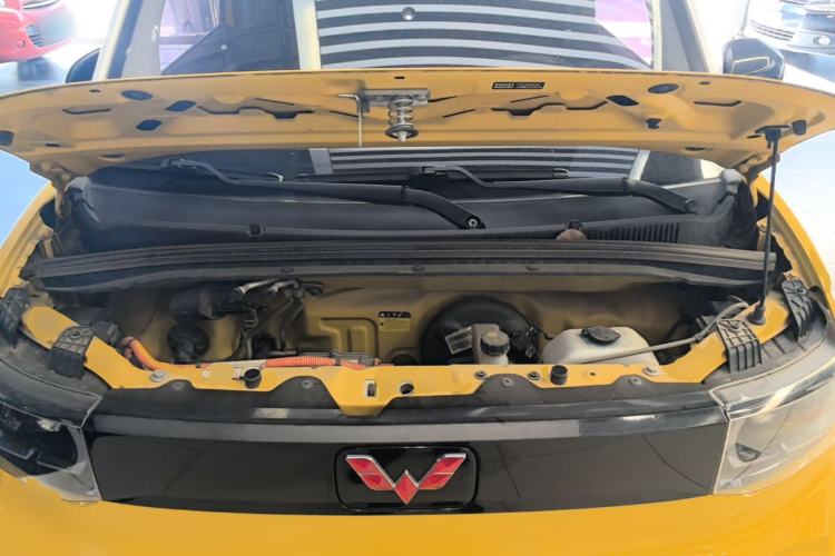 Used Wuling Hongguang MINIEV 2021 Macaron Sandwich Model 170 km Lithium Iron Phosphate Engine Bay