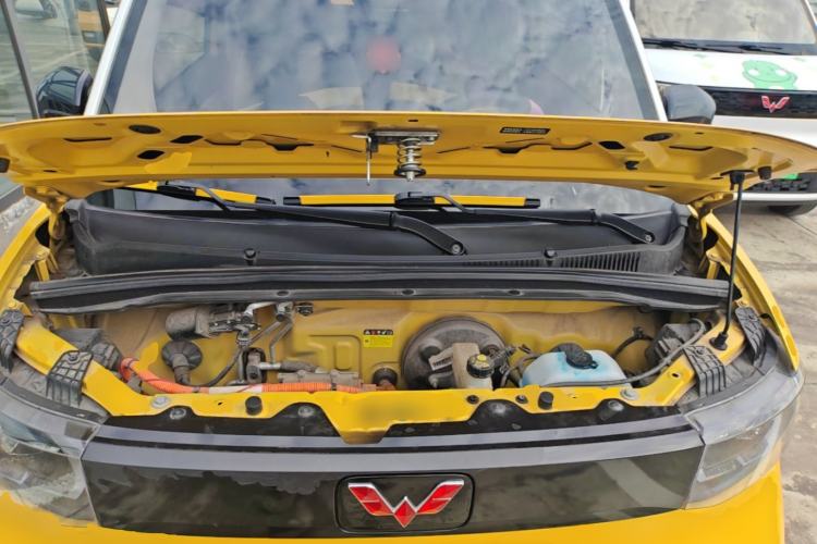 Used Wuling Hongguang MINIEV 2021 Macaron Fashion Model Lithium Iron Phosphate Engine Bay