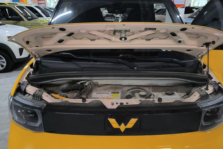Used Wuling Hongguang MINIEV 2021 Macaron Fashion Model Lithium Iron Phosphate Engine Bay