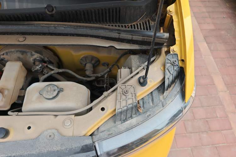 Used Wuling Hongguang MINIEV 2021 Macaron Fashion Edition Lithium-Ion Battery Engine Bay Left