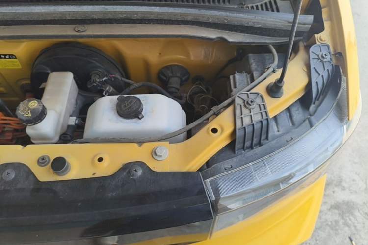 Used Wuling Hongguang MINIEV 2021 Macaron Fashion Model Lithium Iron Phosphate Engine Bay Left