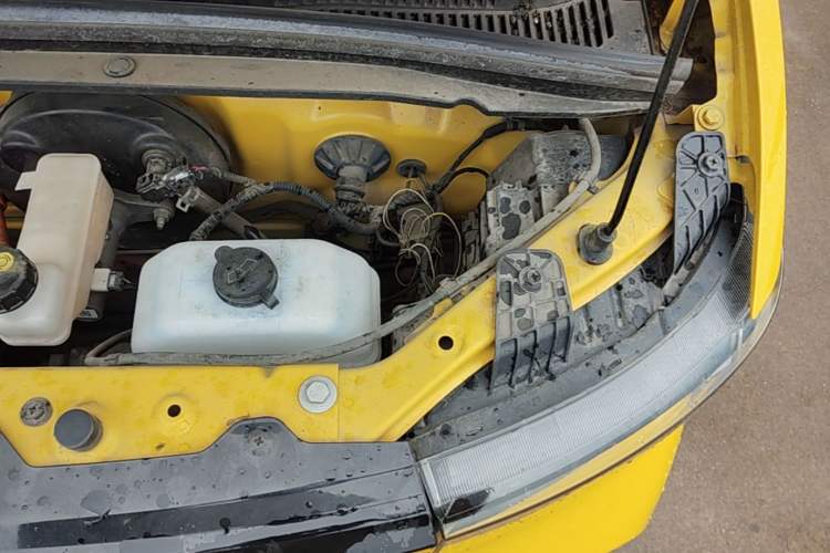 Used Wuling Hongguang MINIEV 2021 Macaron Fashion Model Lithium Iron Phosphate Engine Bay Left