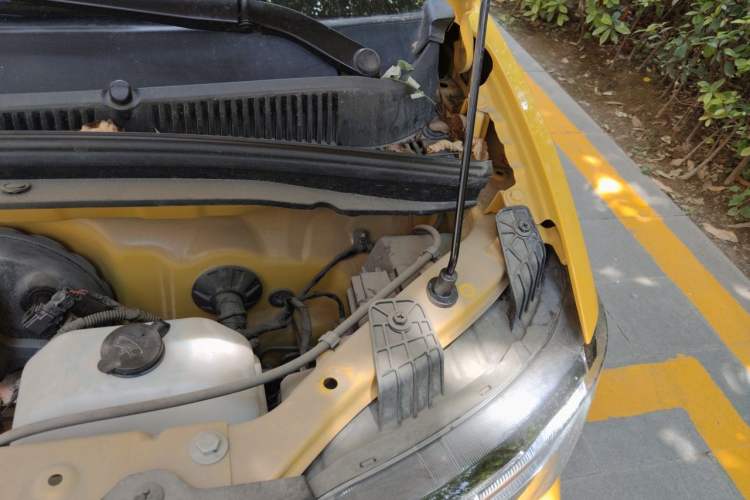 Used Wuling Hongguang MINIEV 2021 Macaron Fashion Model Lithium Iron Phosphate Engine Bay Left