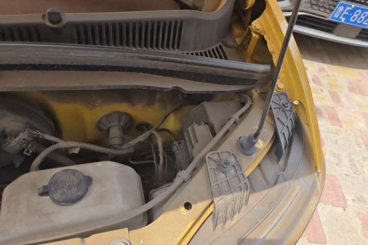 Used Wuling Hongguang MINIEV 2021 Macaron Sandwich Model 170 km Lithium Ternary Engine Bay Left