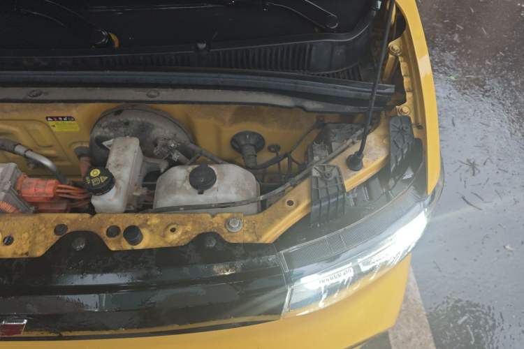 Used Wuling Hongguang MINIEV 2021 Macaron Fashion Model Lithium Iron Phosphate Engine Bay Left