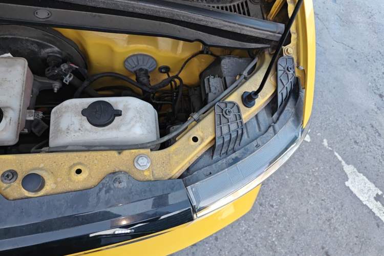 Used Wuling Hongguang MINIEV 2021 Macaron Premium Model – Lithium-NMC Engine Bay Left