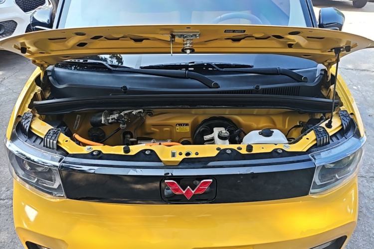 Used Wuling Hongguang MINIEV 2021 Macaron Fashion Model Lithium Iron Phosphate Engine Bay