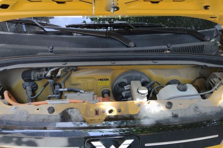 Used Wuling Hongguang MINIEV 2021 Macaron Fashion Model Lithium Iron Phosphate Engine Bay