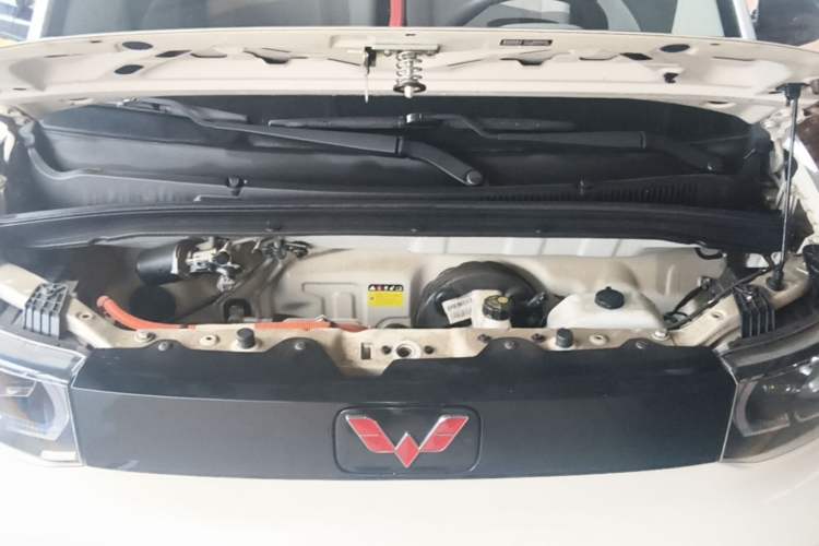 Used Wuling Hongguang MINIEV 2021 Macaron Sandwich Model 120 km Lithium NMC Engine Bay