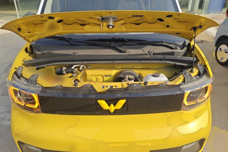 Used Wuling Hongguang MINIEV 2021 Macaron Fashion Model Lithium Iron Phosphate Engine Bay