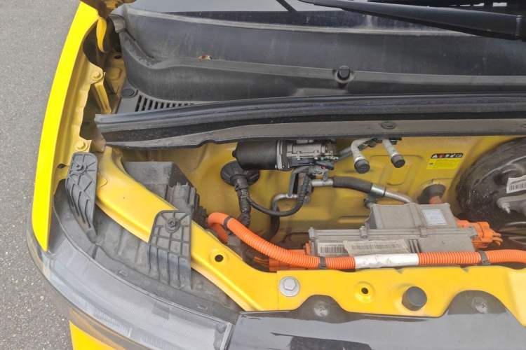Used Wuling Hongguang MINIEV 2021 Macaron Premium Model – Lithium-NMC Engine Bay Right