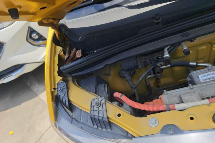Used Wuling Hongguang MINIEV 2021 Macaron Premium Model – Lithium Iron Phosphate Engine Bay Right