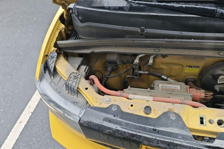 Used Wuling Hongguang MINIEV 2021 Macaron Premium Model – Lithium Iron Phosphate Engine Bay Right