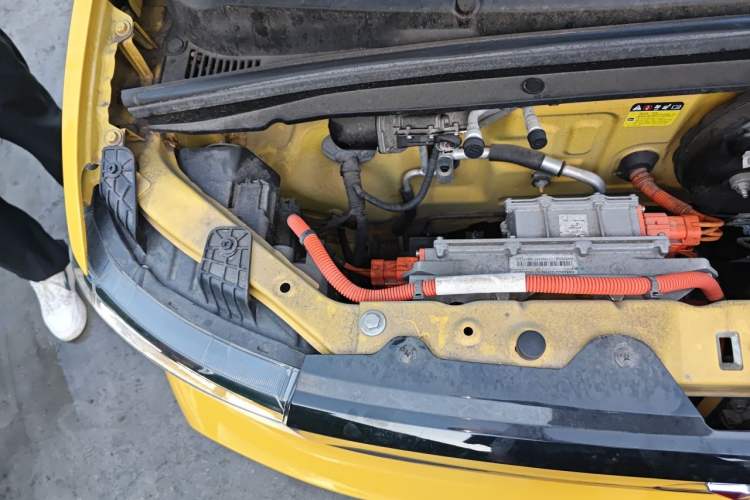 Used Wuling Hongguang MINIEV 2021 Macaron Premium Model – Lithium-NMC Engine Bay Right