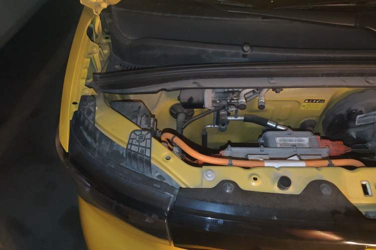 Used Wuling Hongguang MINIEV 2021 Macaron Fashion Edition Lithium-Ion Battery Engine Bay Right