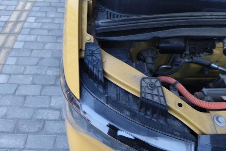 Used Wuling Hongguang MINIEV 2021 Macaron Premium Model – Lithium-NMC Engine Bay Right
