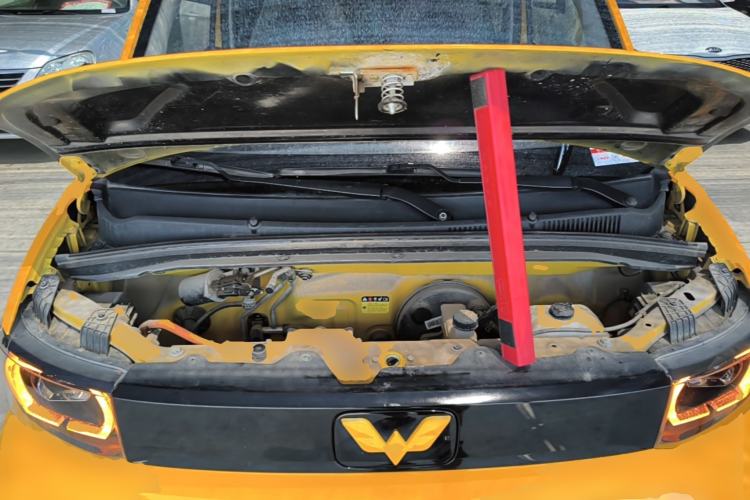 Used Wuling Hongguang MINIEV 2021 Macaron Fashion Model Lithium Iron Phosphate Engine Bay