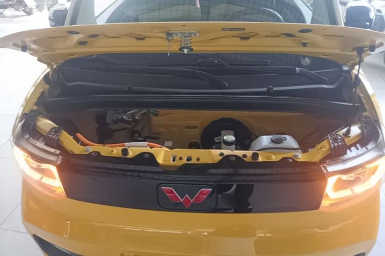 Used Wuling Hongguang MINIEV 2021 Macaron Fashion Model Lithium Iron Phosphate Engine Bay