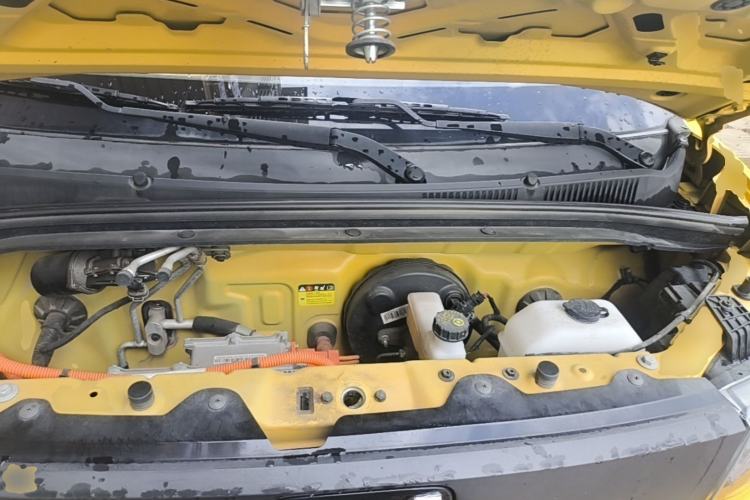 Used Wuling Hongguang MINIEV 2021 Macaron Fashion Model Lithium Iron Phosphate Engine Bay