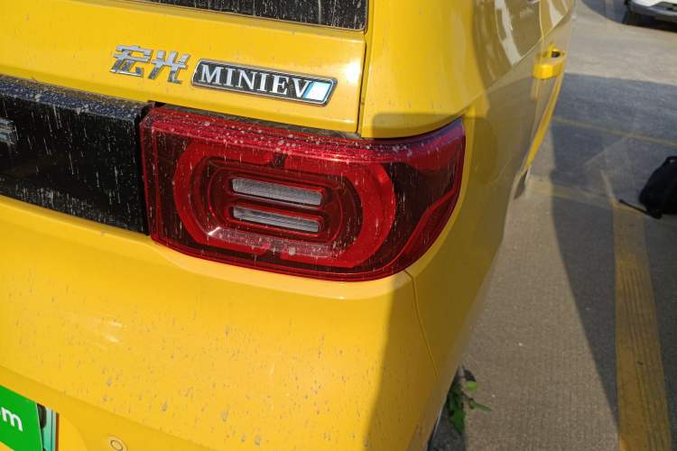 Used Wuling Hongguang MINIEV 2021 Macaron Fashion Edition Lithium-Ion Battery Exterior 2