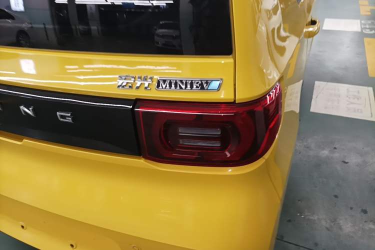 Used Wuling Hongguang MINIEV 2021 Macaron Fashion Model Lithium Iron Phosphate Exterior 3